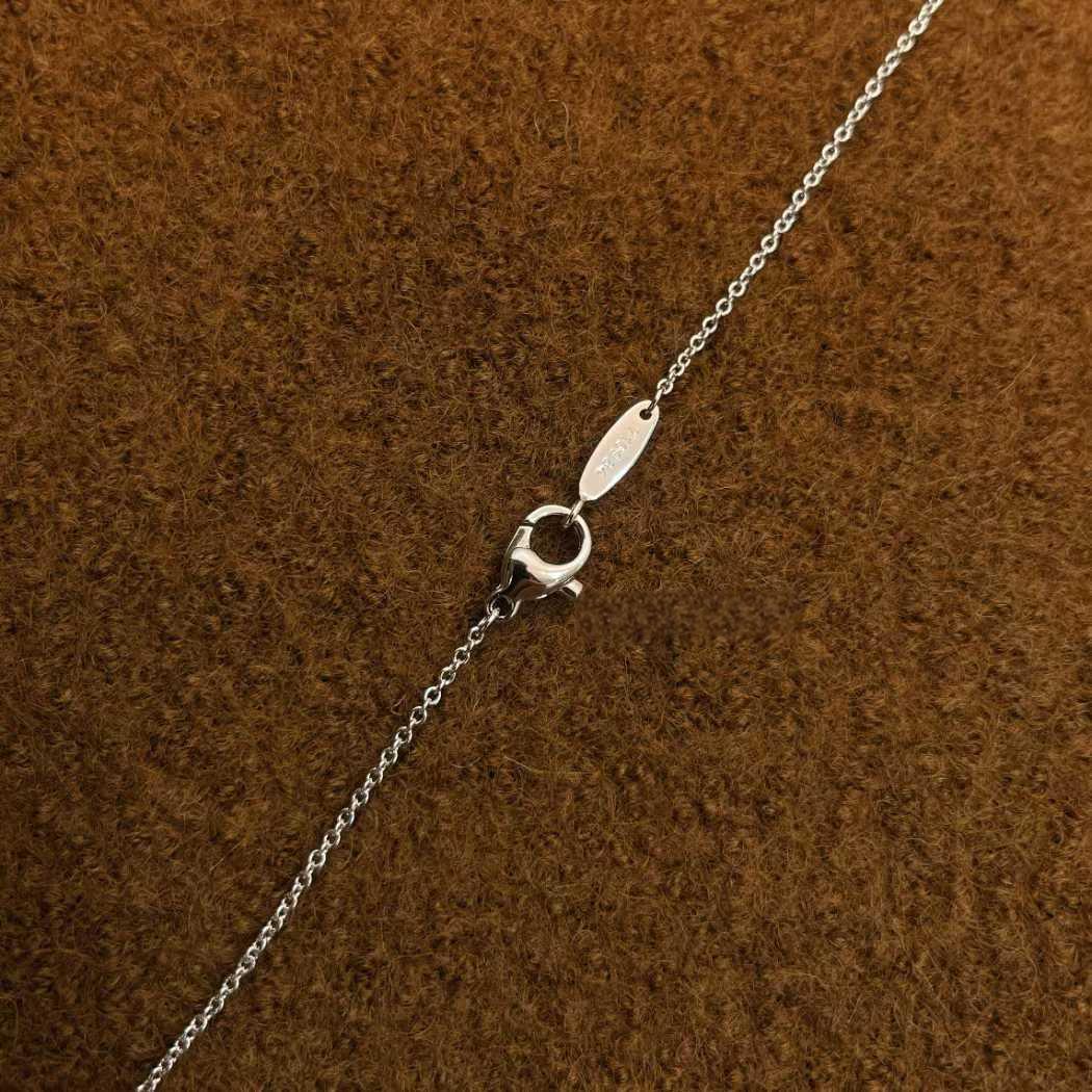 “Close-up of Forget-Me-Not cluster diamond setting”