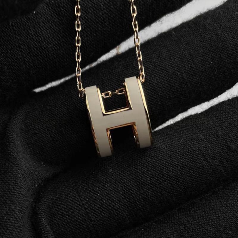 High-End “H” Enamel Pendant Necklace