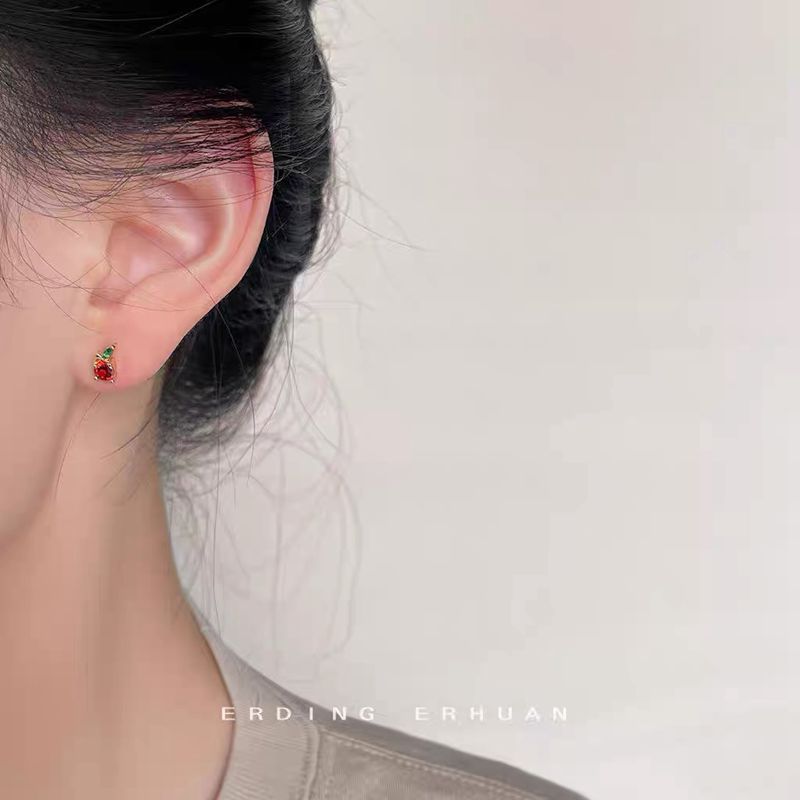 Styled with geometric jewelry dish. Alt: “Geometric Glam: Styling Kate Spade Square Earrings.”