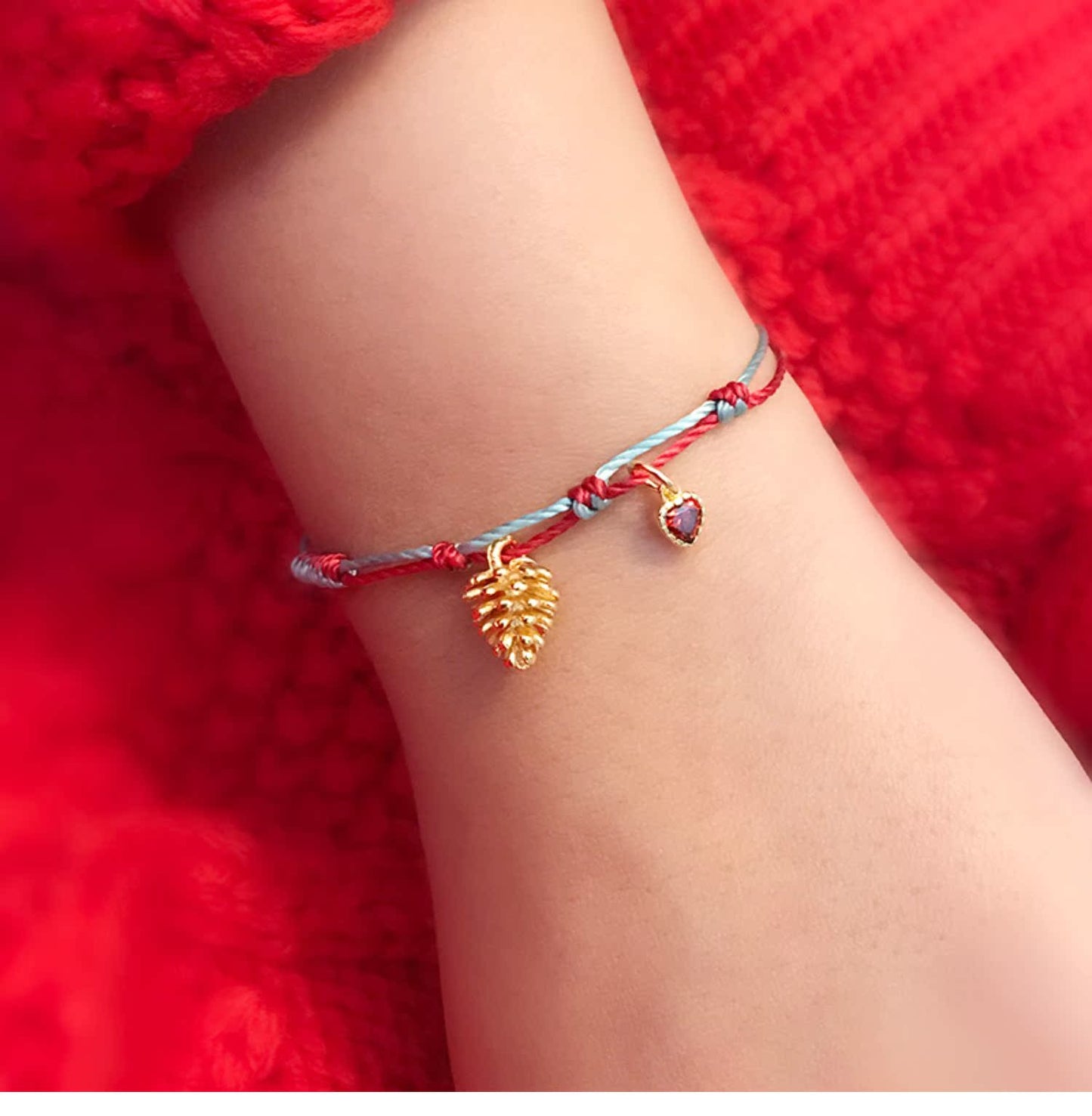 A festive yet refined piece that blends minimalist elegance with warm holiday tones. Handwoven red and green rope embraces a gold-plated 925 silver pinecone charm