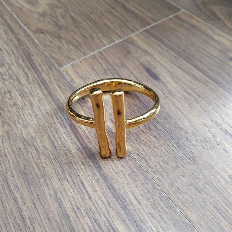 Bangle on neutral background showing two parallel tubes. Alt: “UNOde50 Bangle Bracelet with Two Long Tubes – Silver Tube Bangle.”