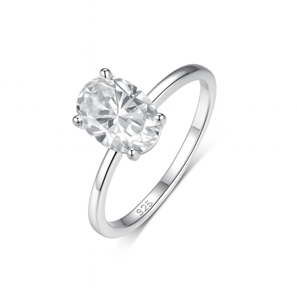 Yellow gold 2.5CT oval solitaire on neutral background. Alt: “2.5CT Oval Moissanite Solitaire – 18K Yellow Gold.”
