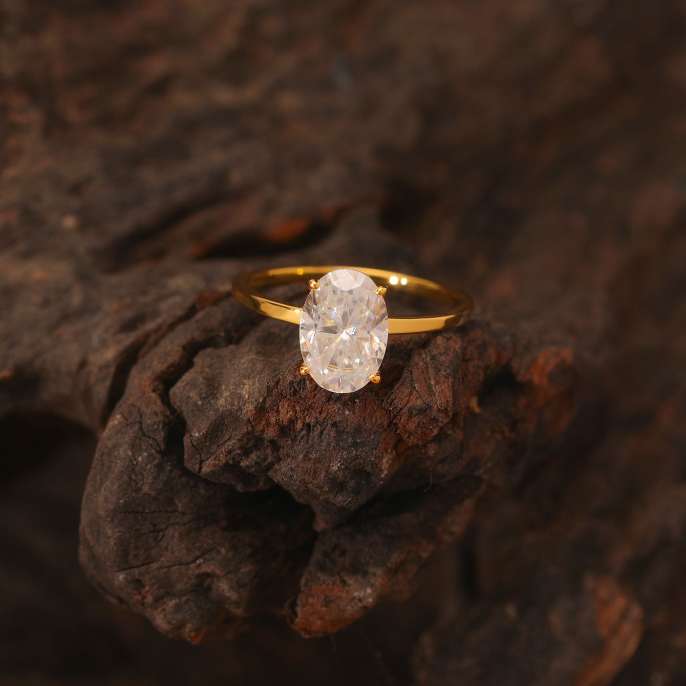 Yellow gold 2.5CT oval solitaire on neutral background. Alt: “2.5CT Oval Moissanite Solitaire – 18K Yellow Gold.”