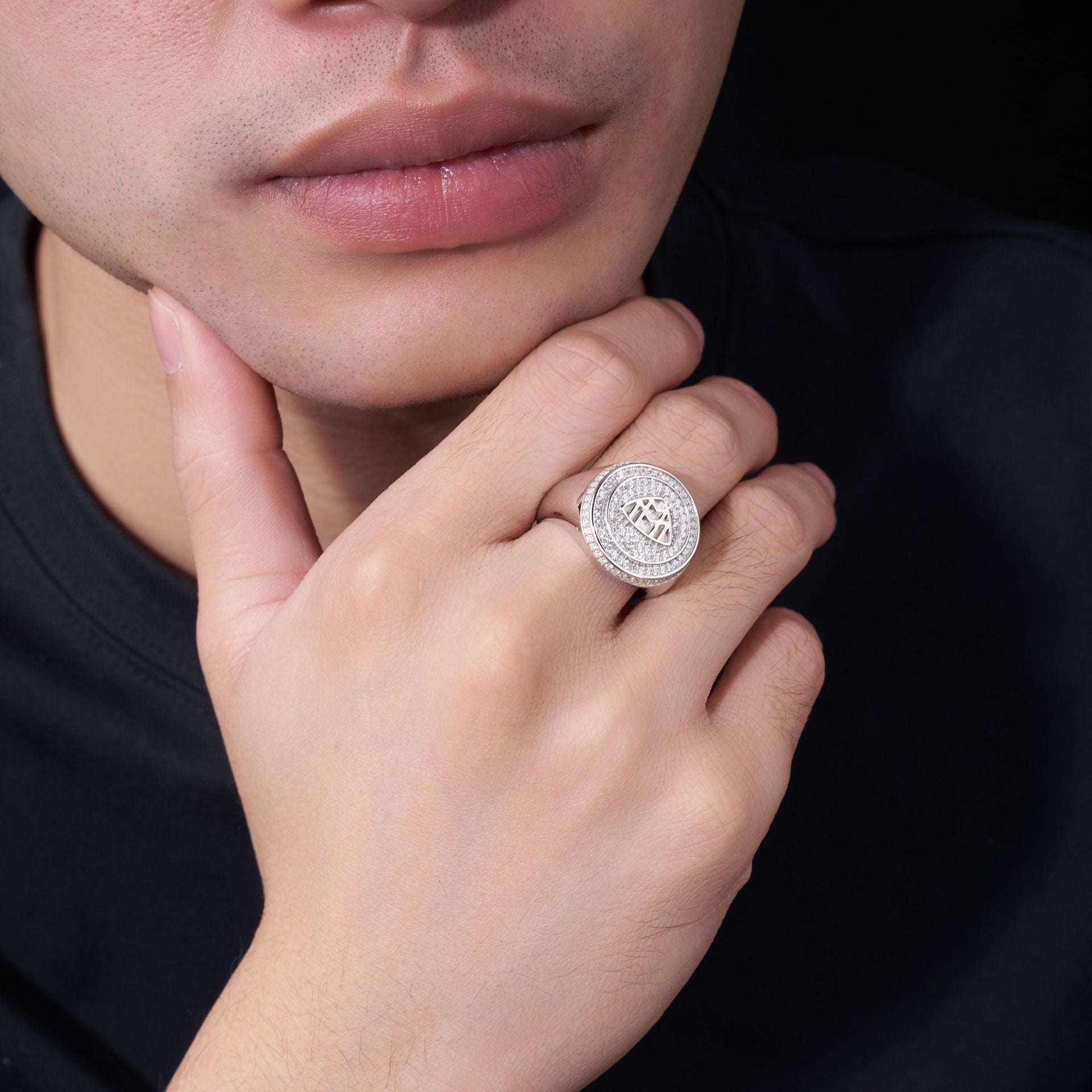 Male model wearing the ring on finger.