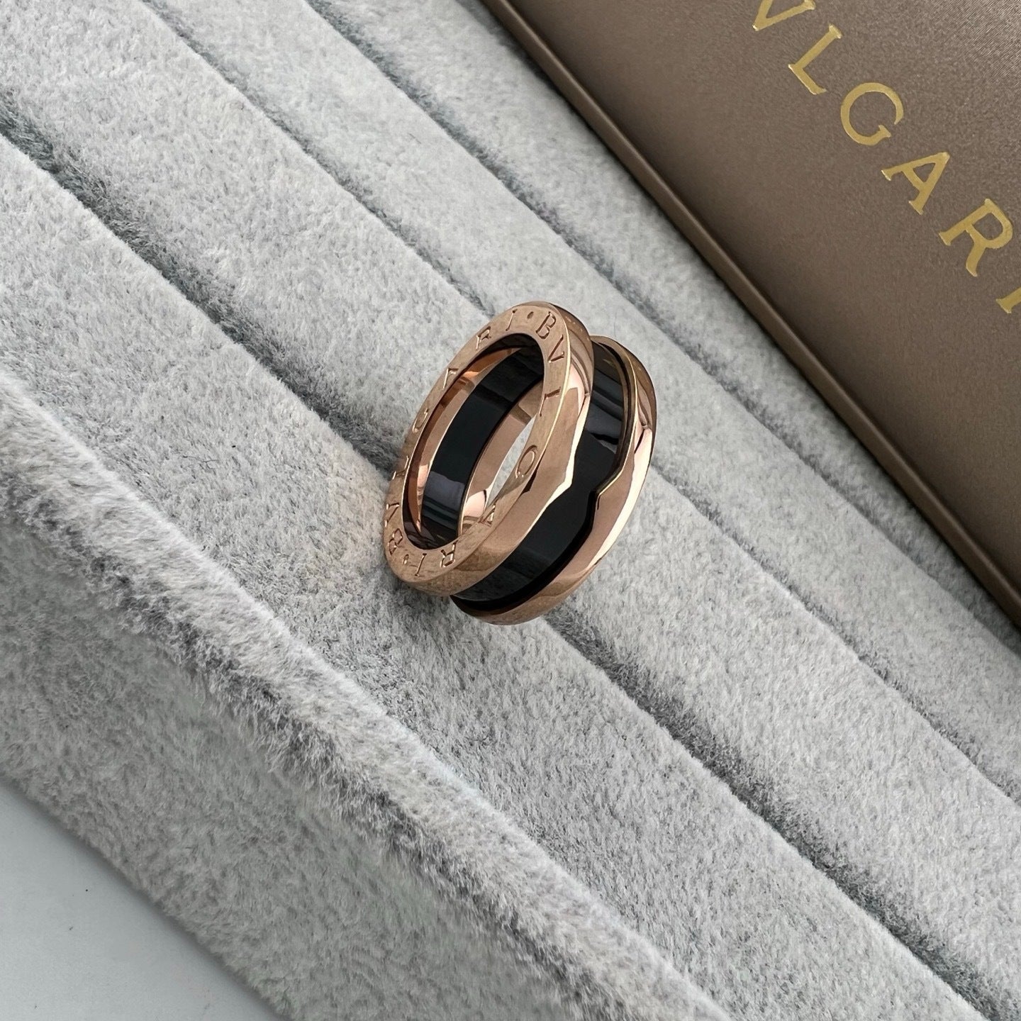  BVLGARI B.zero1 one-band ring with black ceramic spiral