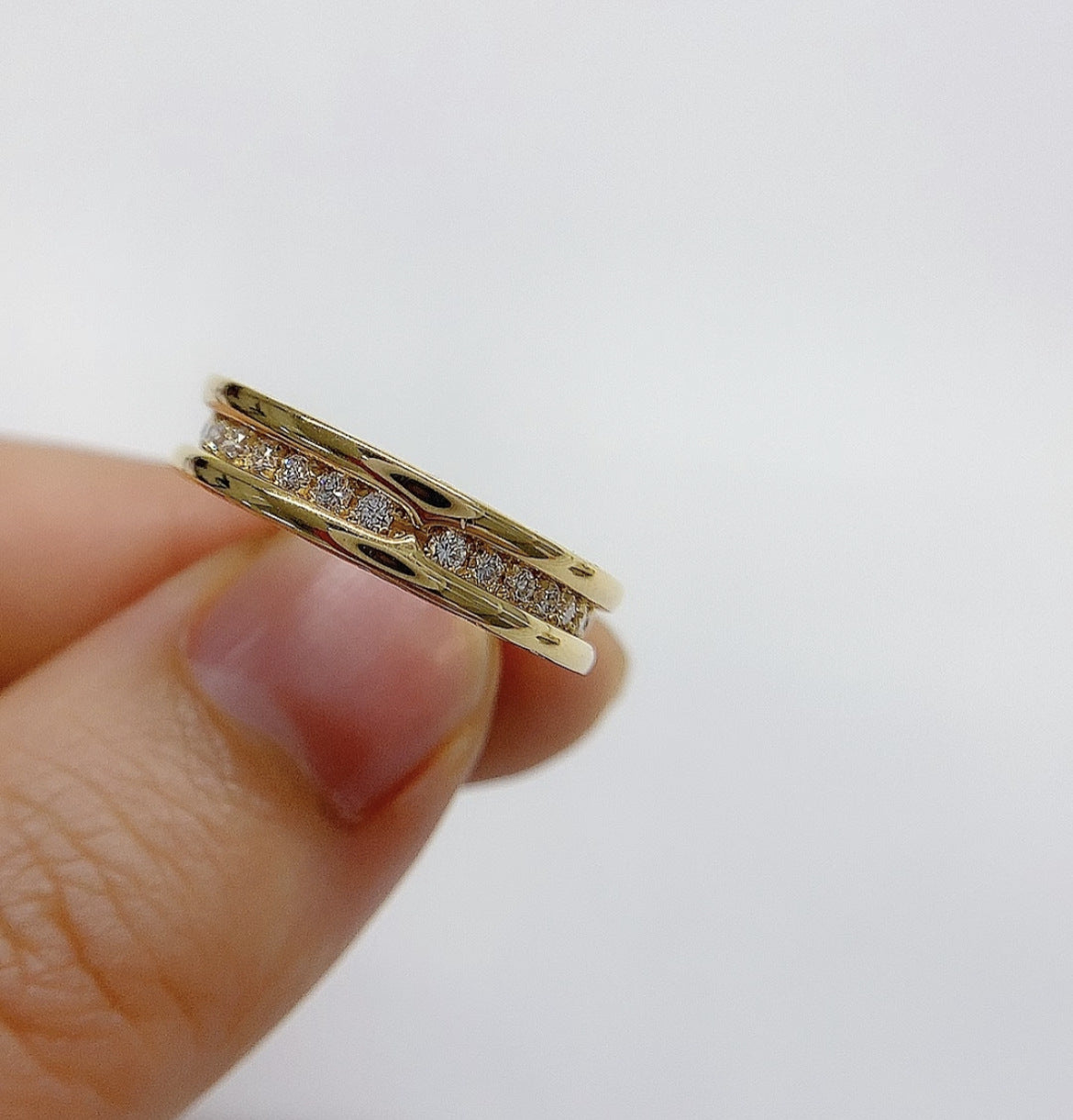  BVLGARI B.zero1 ring  with pavé diamonds on the spiral