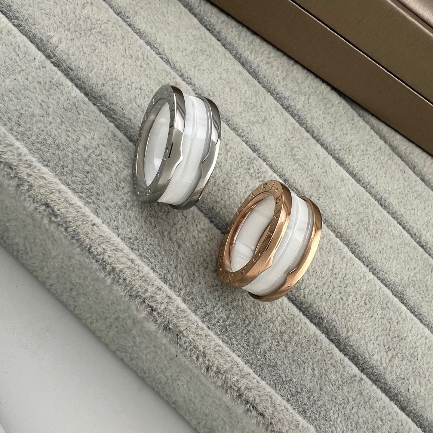 BVLGARI B.zero1 two-band ring  with white ceramic spiral