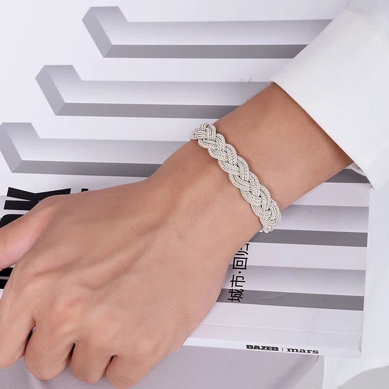 “Handcrafted braided rope pattern in 925 silver”