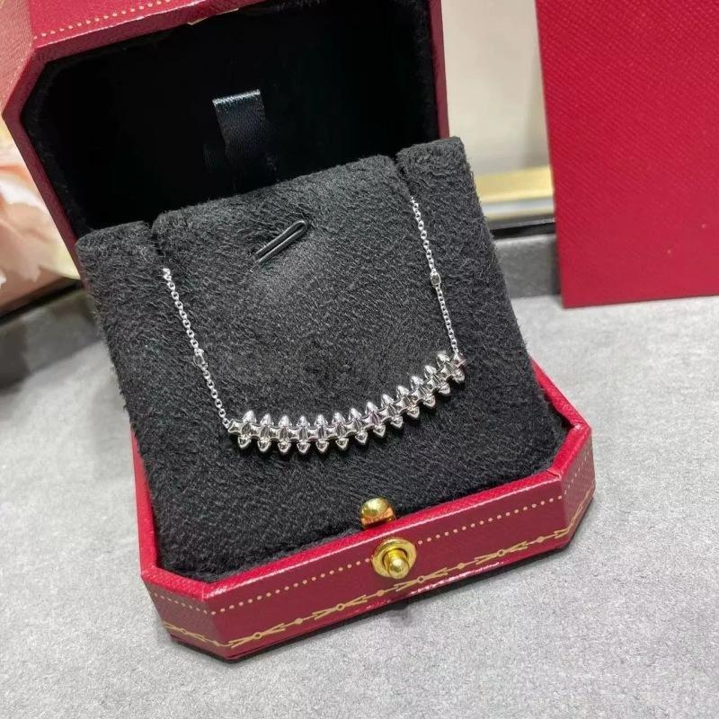 Clash de Cartier pendantSilver necklace in a red jewelry box with a black interior