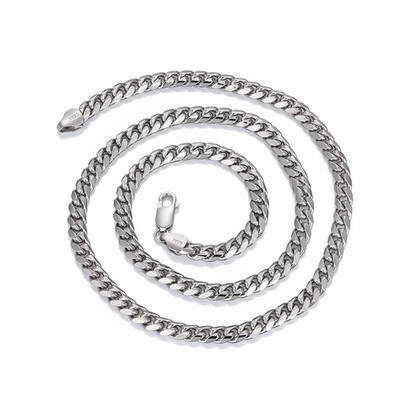 Cuban_Link_Chain_6mm_925_Sterling_silver_for_man-2Silver chain necklace on a white background