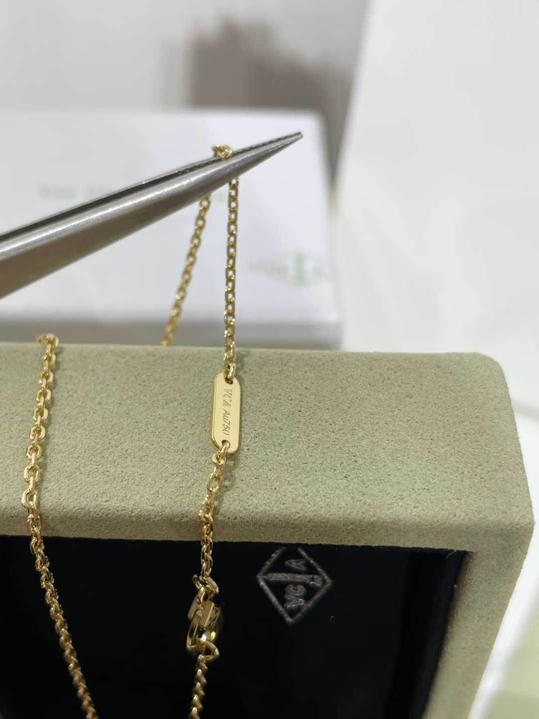 “18K gold plated finish detail flower pendant necklace”