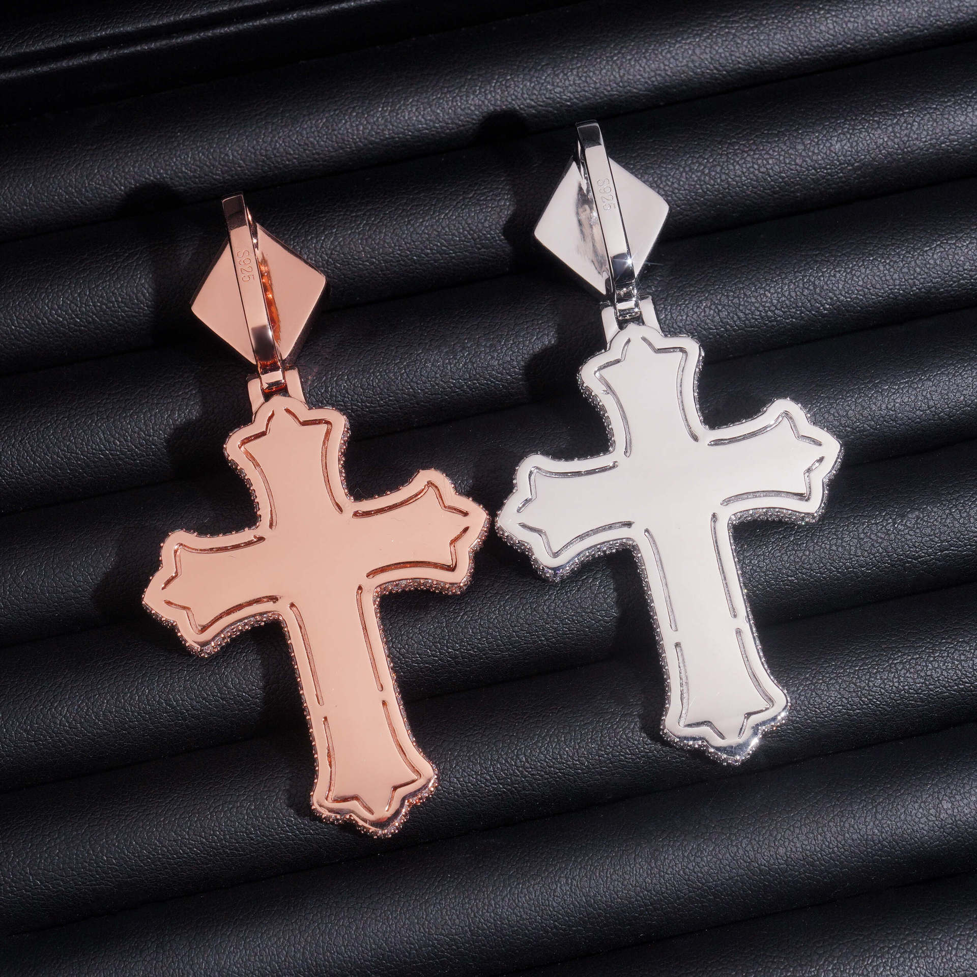 Shows solid or hollow back with any engraving or additional artistic detailing.