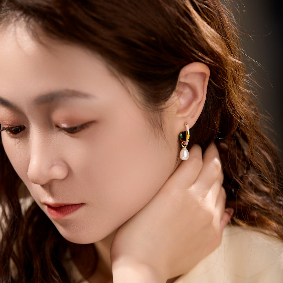 Model Wearing Glazed Dream Pearl Earrings – Elegant Minimalist Style