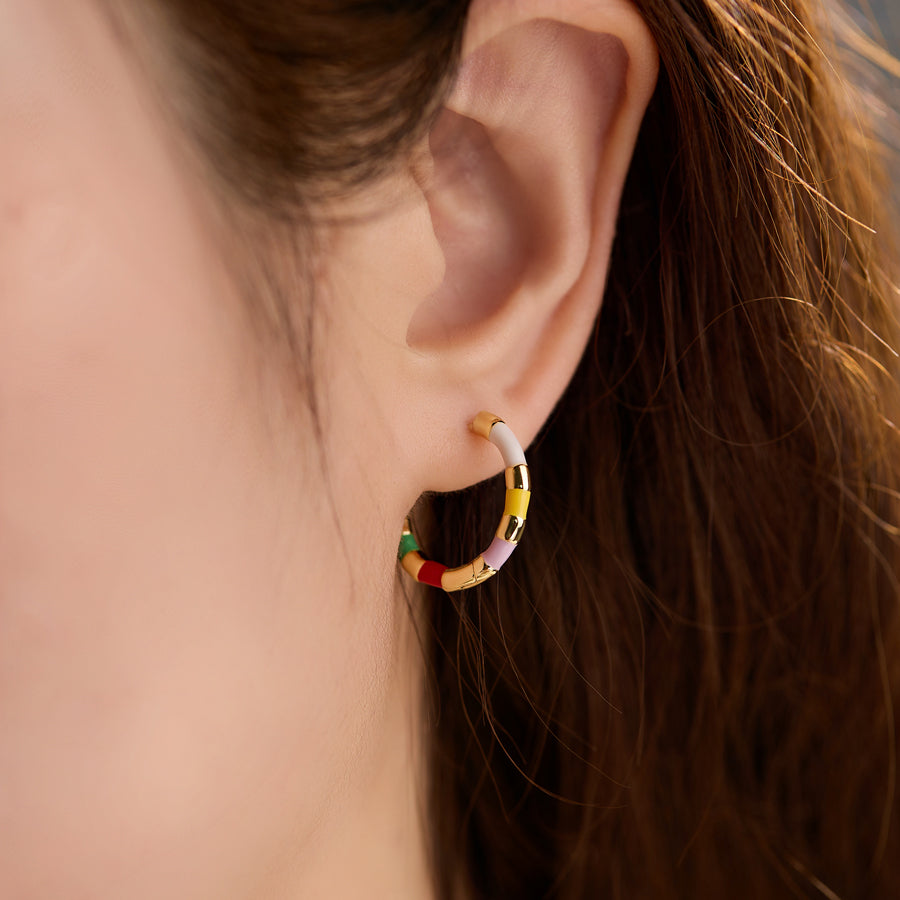 Model Wearing Glazed Dream Pearl Earrings – Elegant Minimalist Style