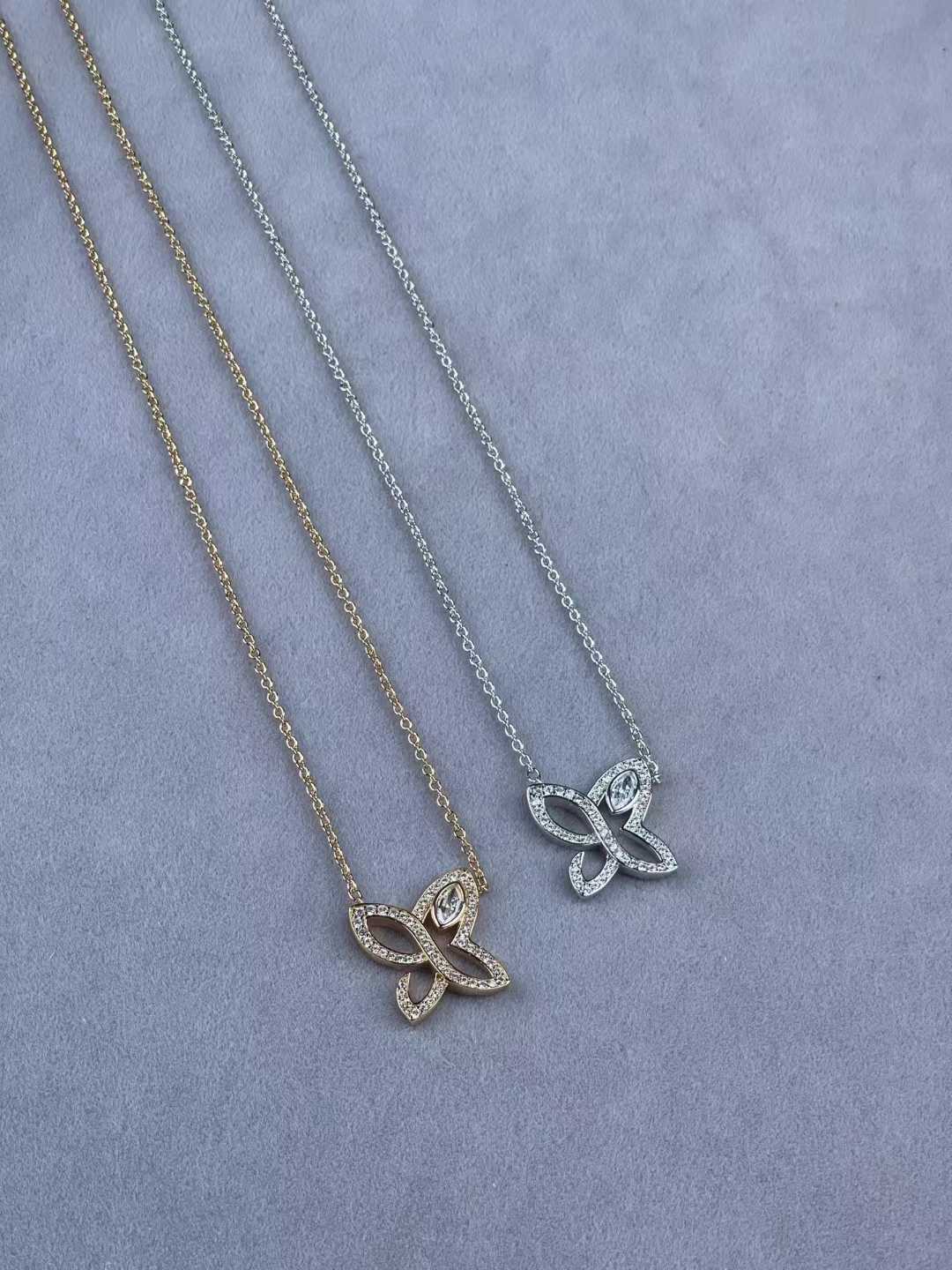 “Close-up of Infinite Lily Cluster diamond setting Harry Winston pendant”