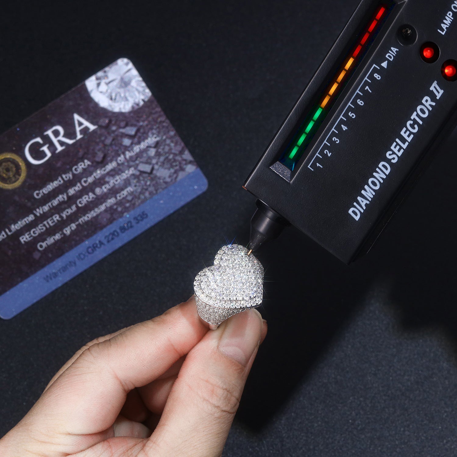 Focus: Clarity of the moissanite facets.