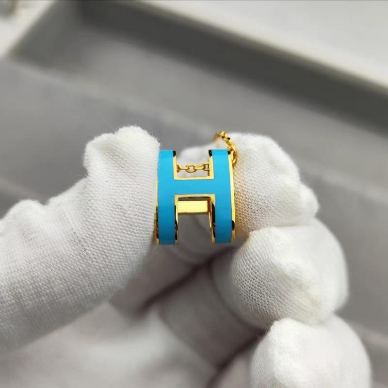 High-End “H” Enamel Pendant Necklace 