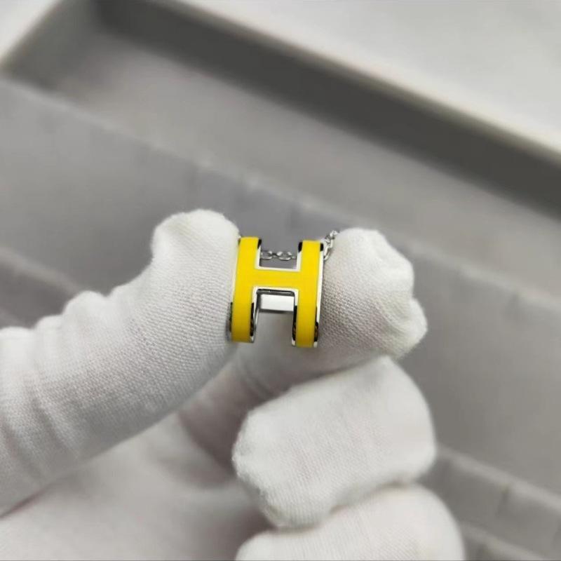High-End “H” Enamel Pendant Necklace 