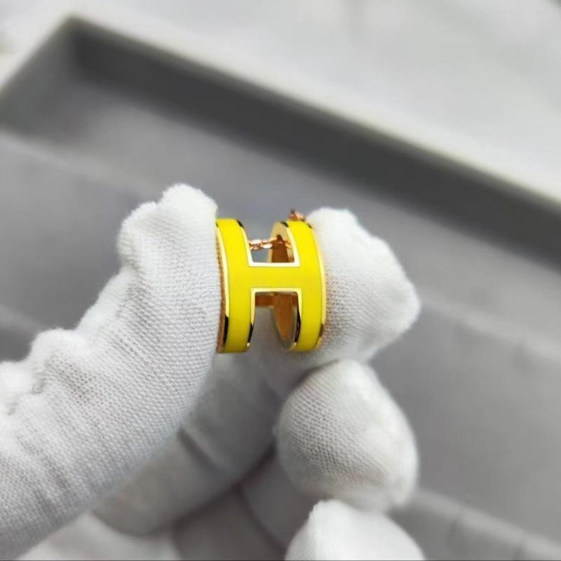 High-End “H” Enamel Pendant Necklace 