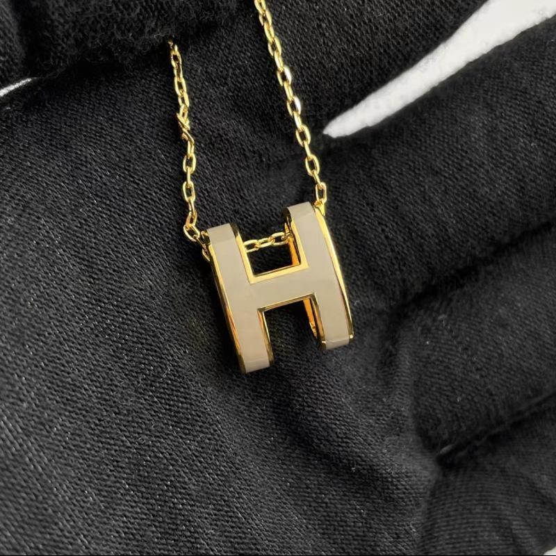 High-End “H” Enamel Pendant Necklace 