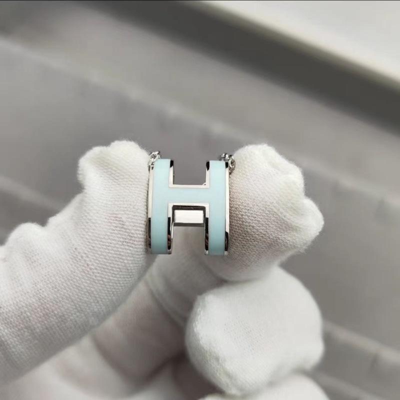 High-End “H” Enamel Pendant Necklace 