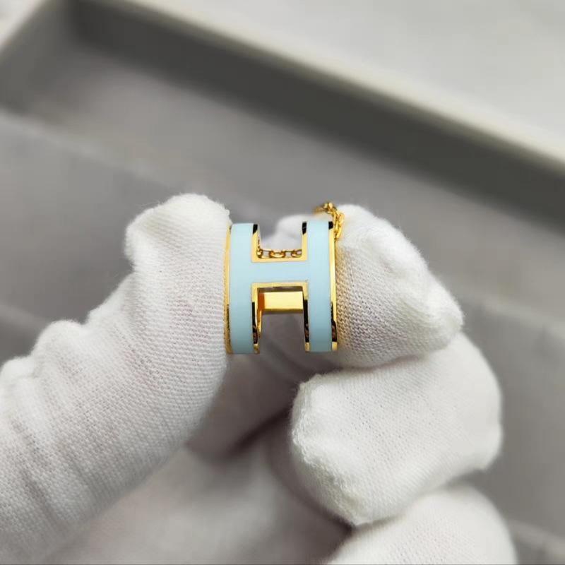High-End “H” Enamel Pendant Necklace 