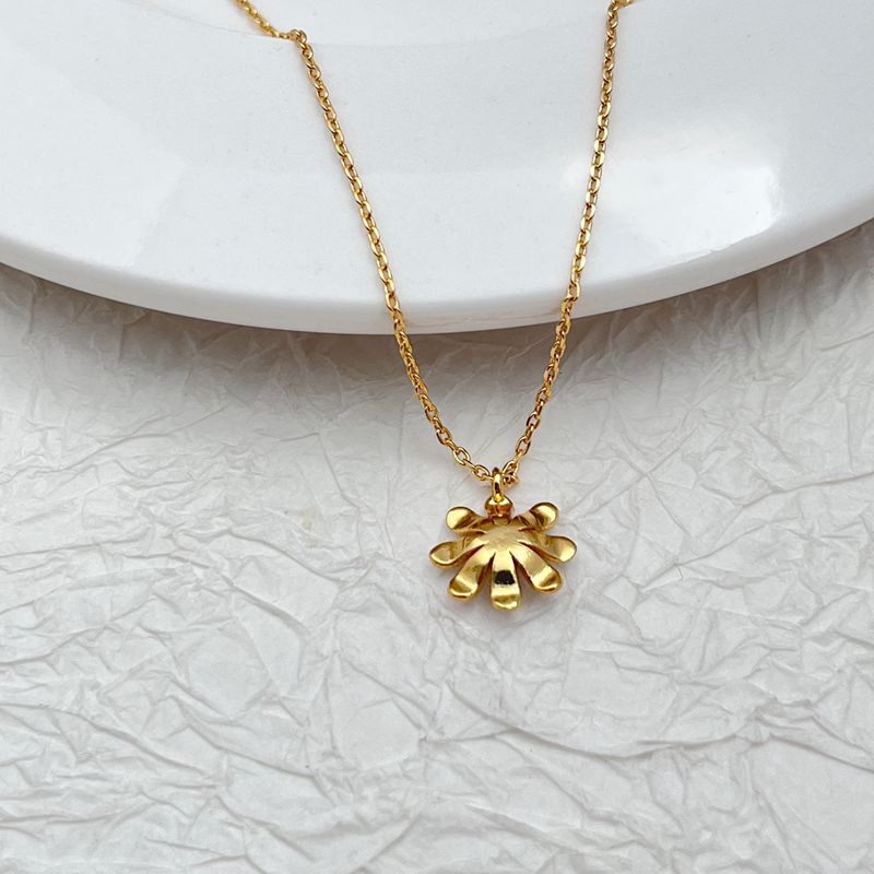 Macro focus on the daisy pendant, showing petal texture, center detail (crystal/enamel), and secure bail. Alt: “Detailed Daisy Pendant with Crystal Center – Kate Spade.