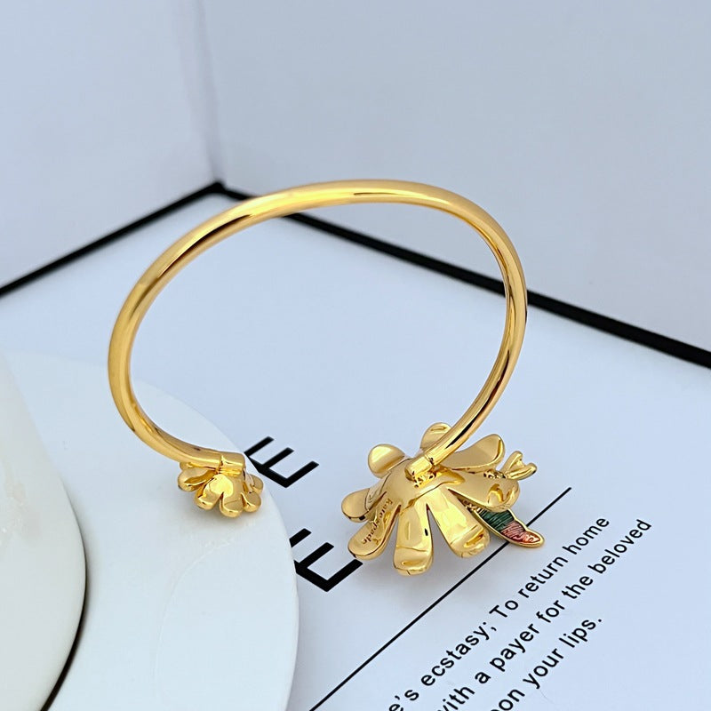  Cuff bangle on a clean white or soft blush background, highlighting the crystal daisy and pearl center. Alt: “Kate Spade Dazzling Daisy Flex Cuff Bangle – Crystal Flower Bracelet.”