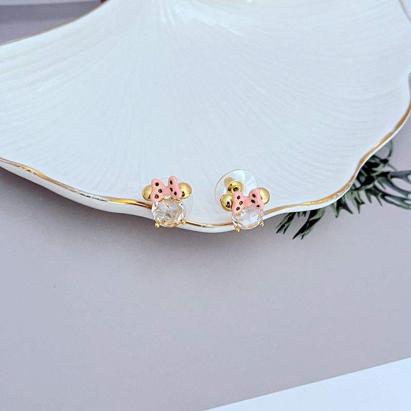 Macro focus on the Minnie charm, highlighting the bow shape, facial details, and slider mechanism. Alt: “Detailed Minnie Mouse Slider Charm – Kate Spade Disney Collection.”