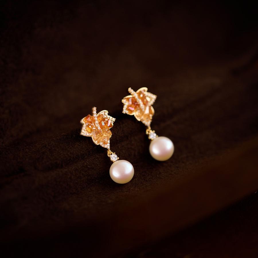 “Maple Whisper Freshwater Pearl Earrings – gold-plated sterling silver dangle design”