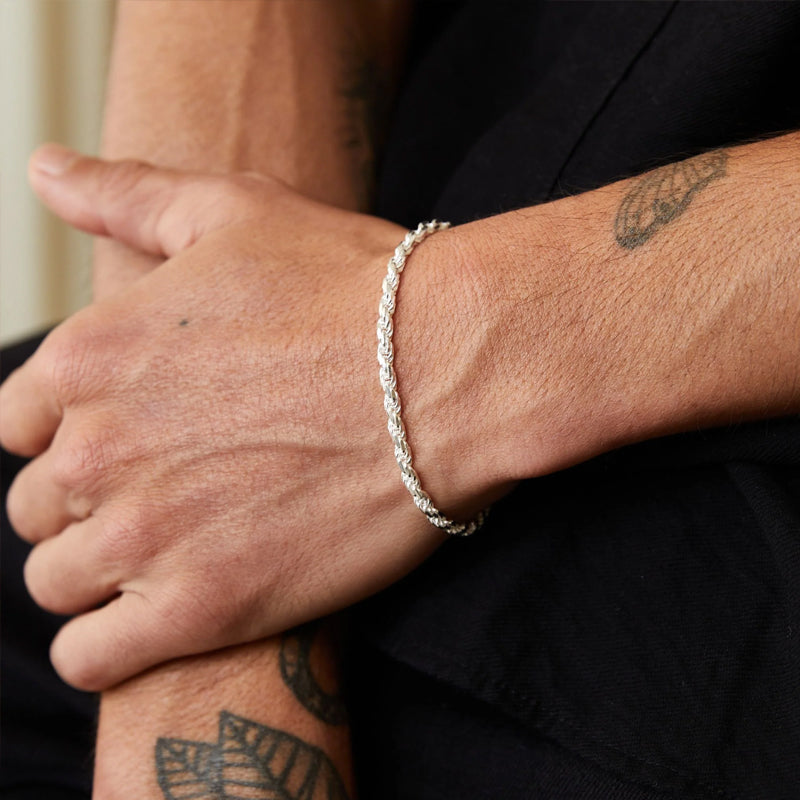 “Men’s minimalist rope chain bracelet styled for everyday fashion”