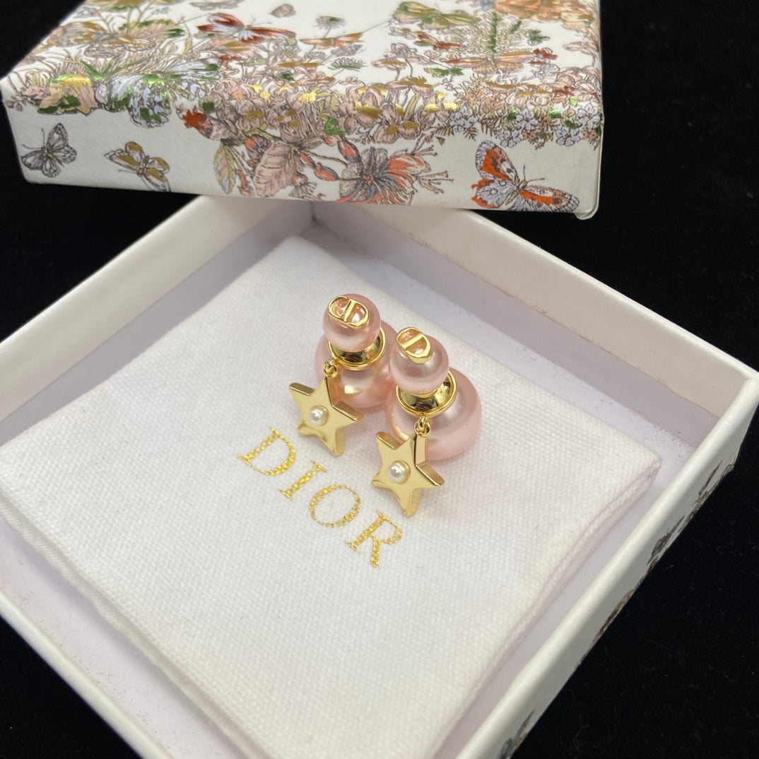 Pearl earrings Dior Gold in PearlDior earrings in a decorative box with floral design