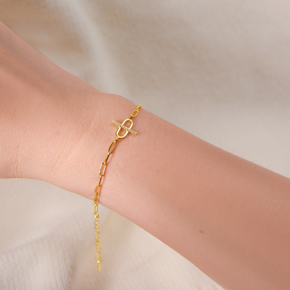 Woman Wearing Minimalist Silver Chain Bracelet INS Style