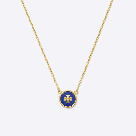 Necklace laid flat on a pure white background in a V-shape. Chain links evenly arranged and clearly visible. Soft, even lighting with minimal shadows, highlighting metal and stone clarity