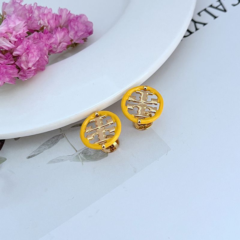  Image showing the profile of the hoop and the secure hinge clasp mechanism, highlighting its quality construction and ease of wear.