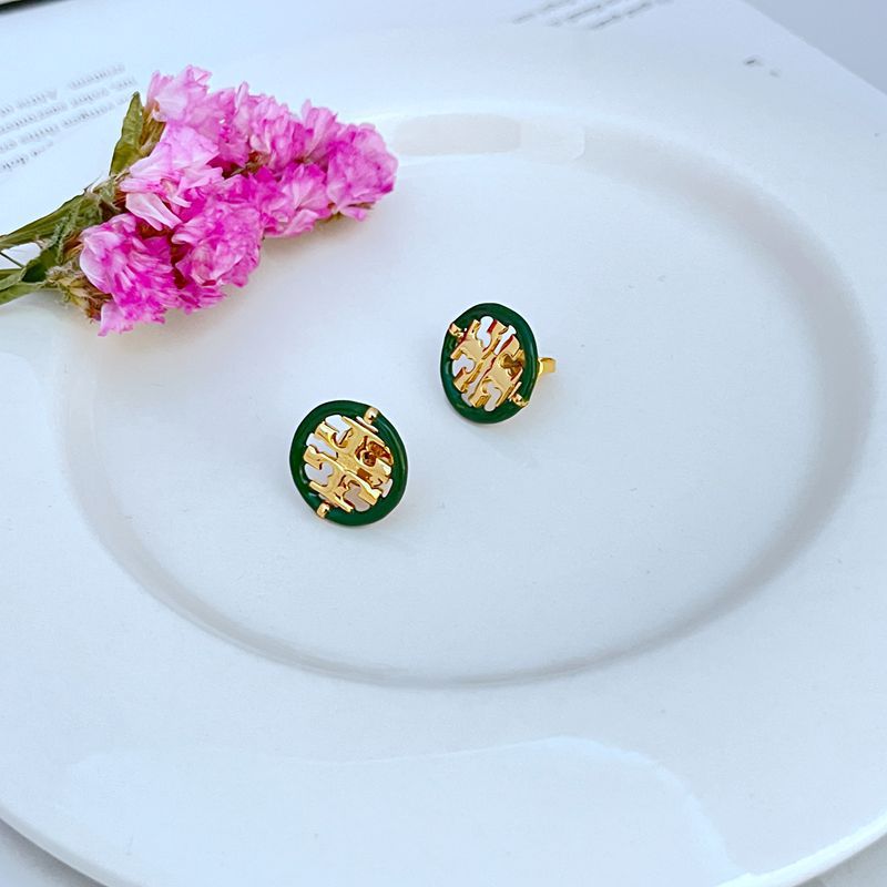  Image showing the profile of the hoop and the secure hinge clasp mechanism, highlighting its quality construction and ease of wear.