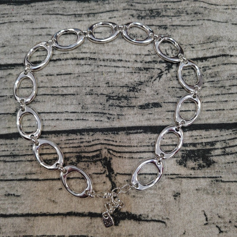 The One bracelet on neutral background showing sculptural form. Alt: “UNOde50 The One Bracelet – Silver Textured Cuff.”