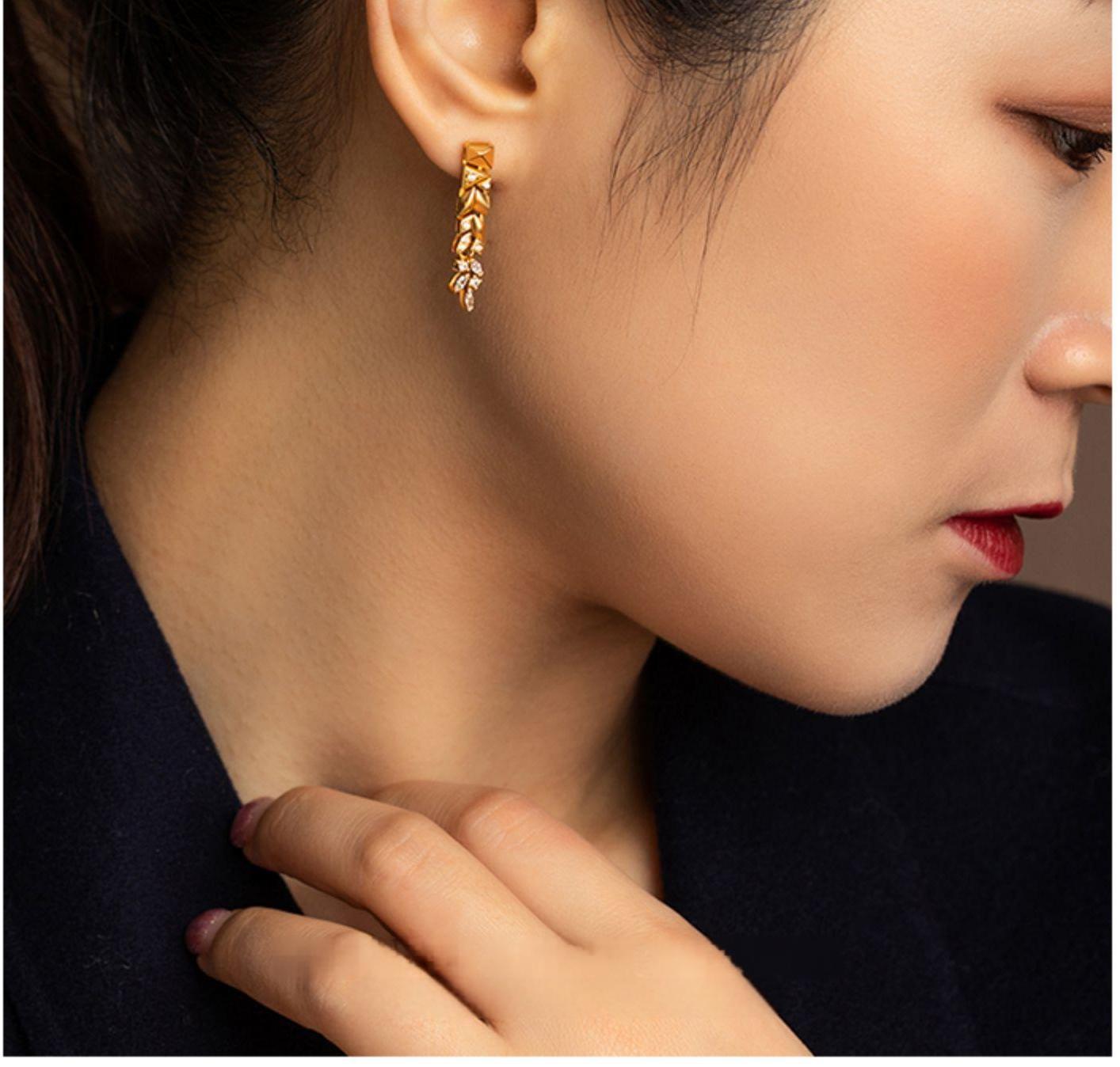 Elegant Face-Slimming Silver Earrings for Women