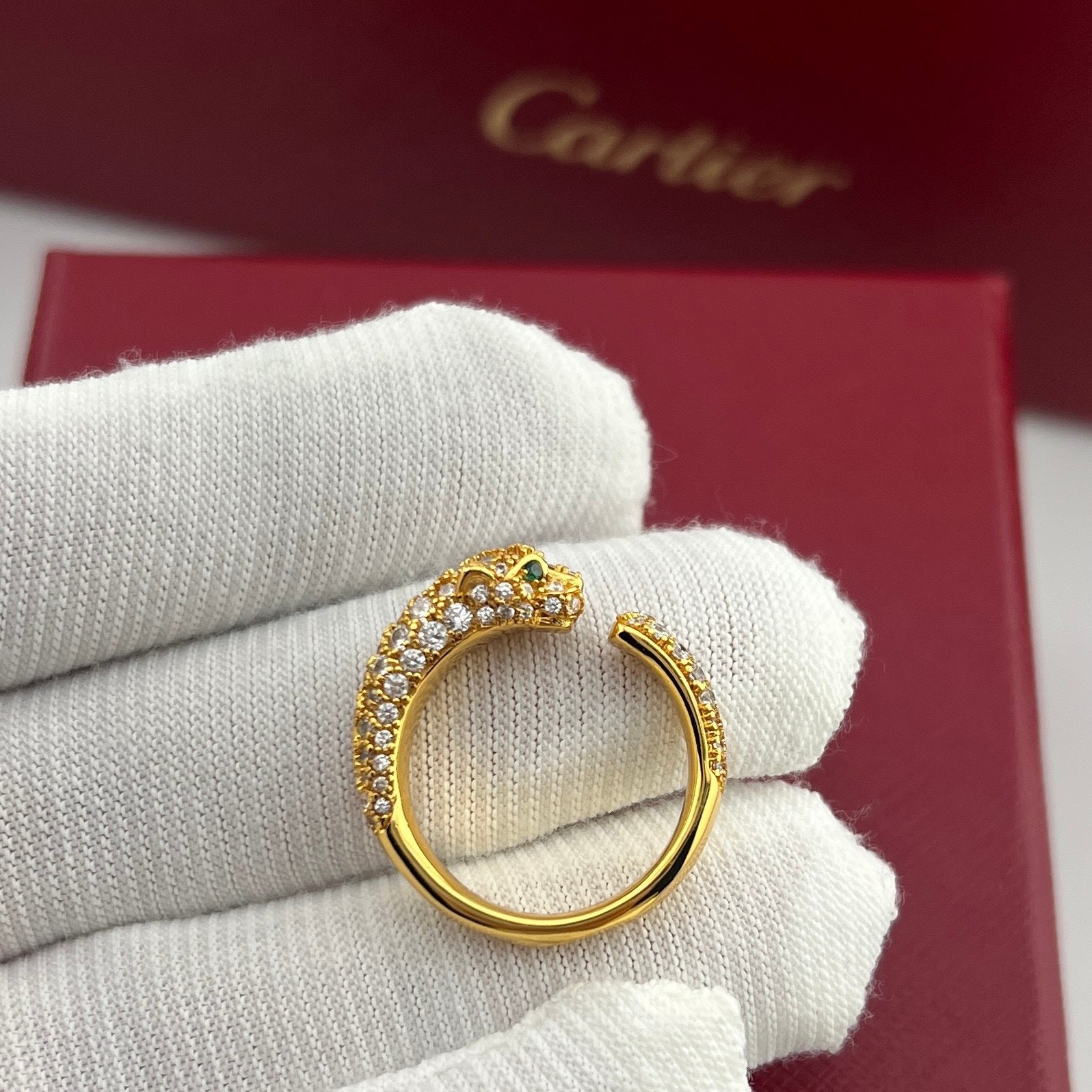Zerra Jewelry Cartier Panthère de Narrow ring with pave setting, featuring a sleek gold band with intricate panther motifs.