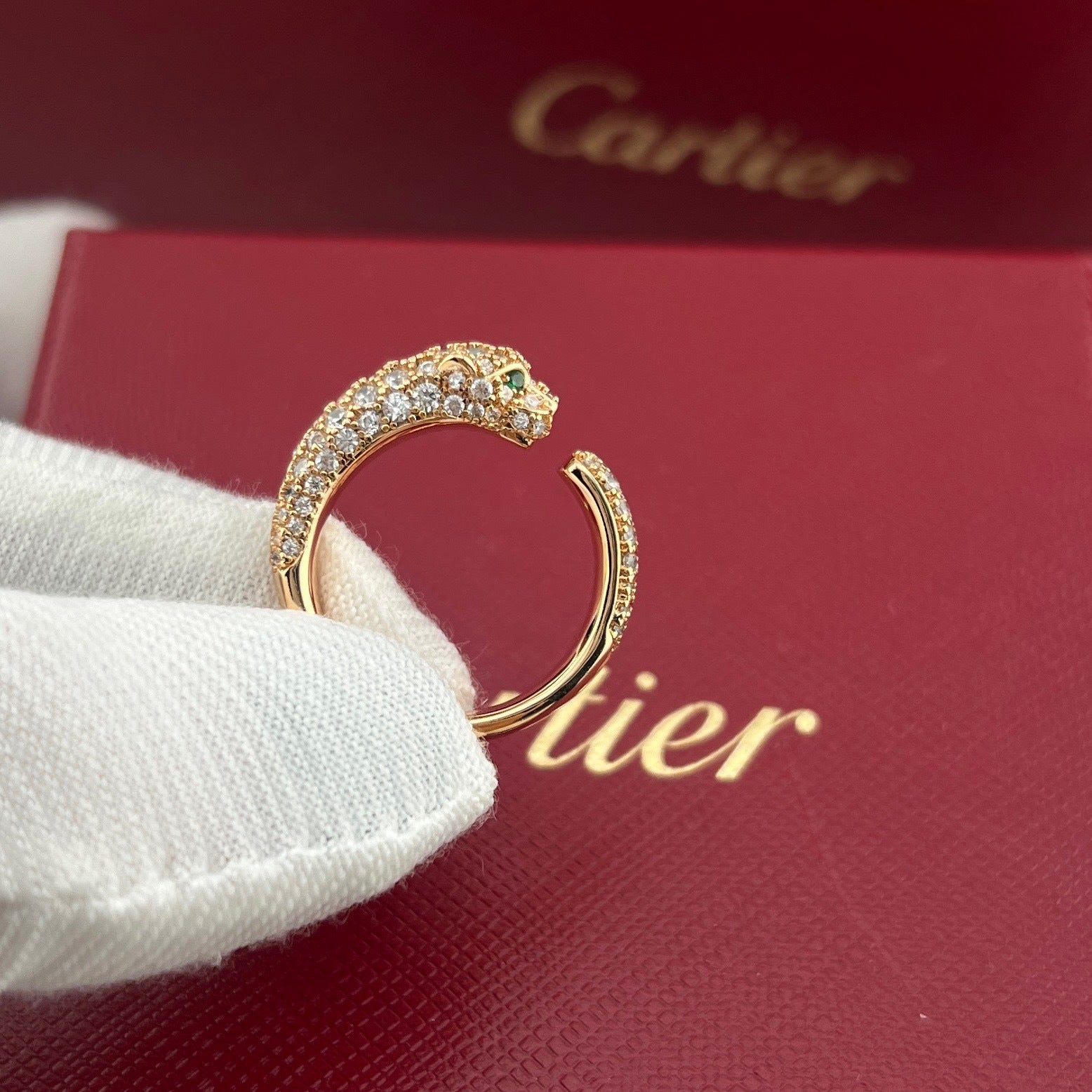Zerra Jewelry Cartier Panthère de Narrow ring with pave setting, featuring a sleek design and detailed craftsmanship.