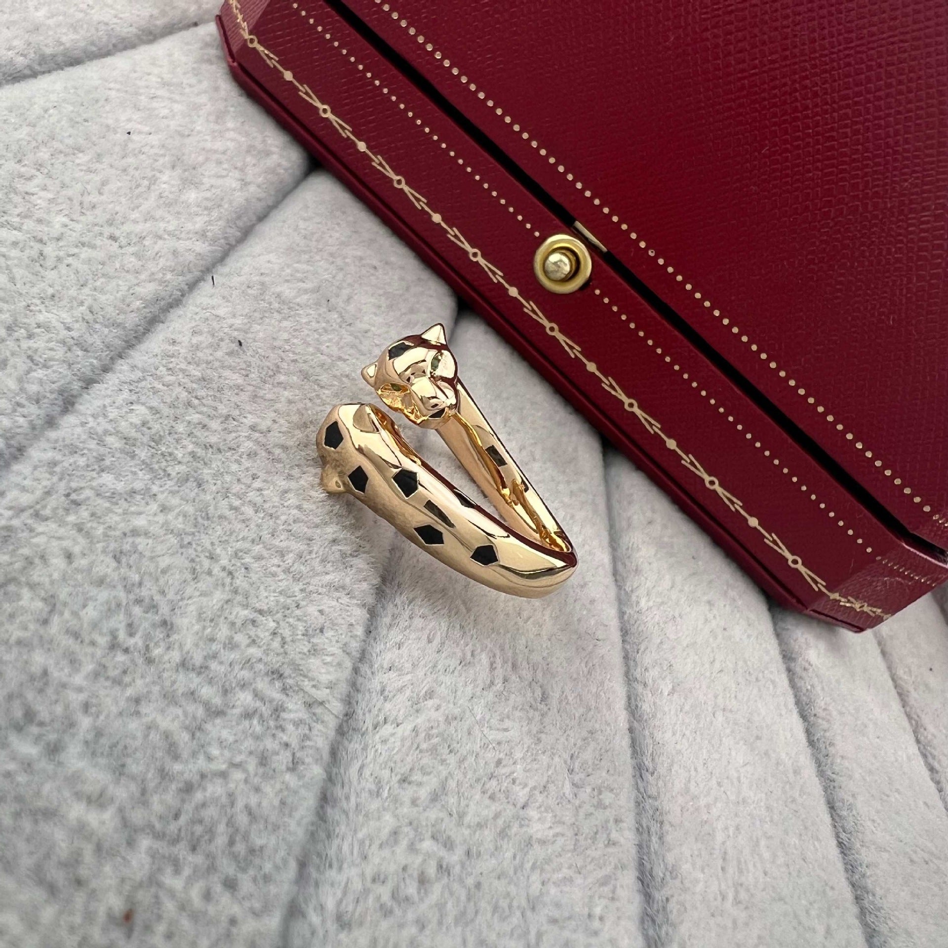 Zerra Jewelry Cartier Panthère de Narrow garnet ring with black lacquer accents, elegant and stylish jewelry design.